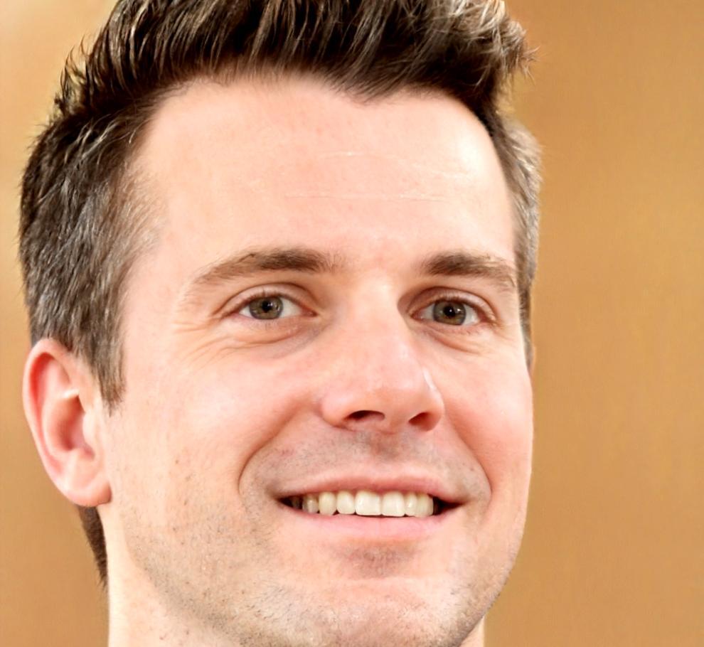 Instructor Henrik Teige explaining flavour balance during a cooking session